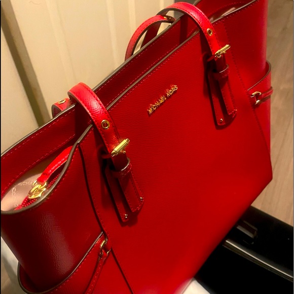 - Micheal Kors Tote Bag - Picture 4 of 6